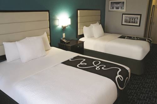 Imagen de la habitación del Hotel La Quinta Inn & Suites by Wyndham Kansas City Airport. Foto 2