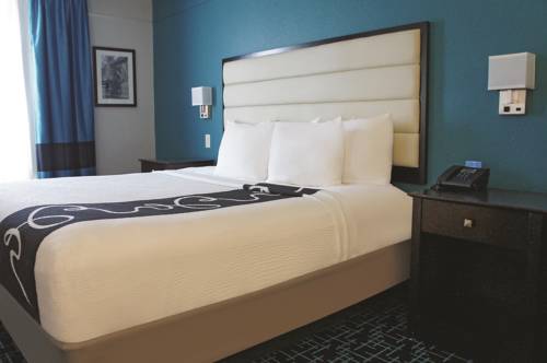 Imagen de la habitación del Hotel La Quinta Inn & Suites by Wyndham Kansas City Airport. Foto 3