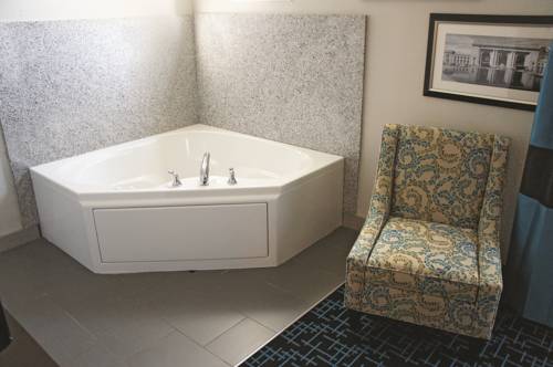 Imagen de la habitación del Hotel La Quinta Inn & Suites by Wyndham Kansas City Airport. Foto 6