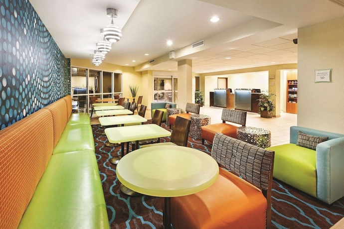 Imagen de los interiores del Hotel La Quinta Inn & Suites by Wyndham Knoxville Airport. Foto 17