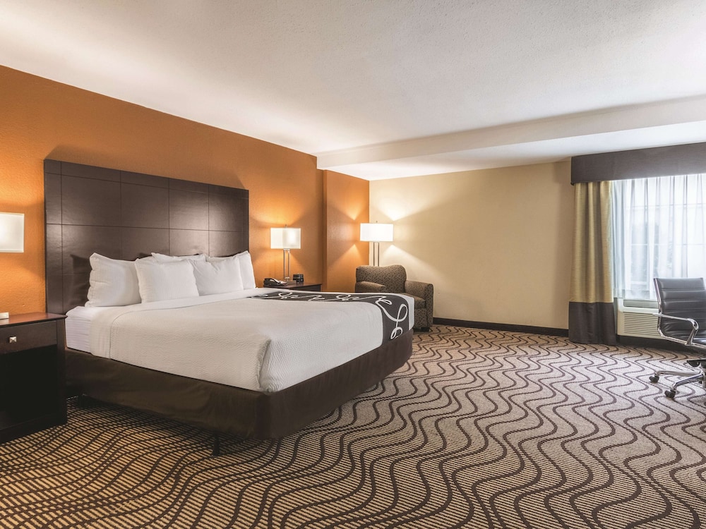 Imagen de la habitación del Hotel La Quinta Inn & Suites by Wyndham Knoxville Papermill. Foto 5