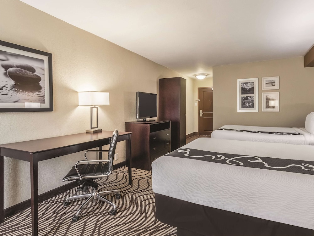 Imagen de la habitación del Hotel La Quinta Inn & Suites by Wyndham Knoxville Papermill. Foto 11