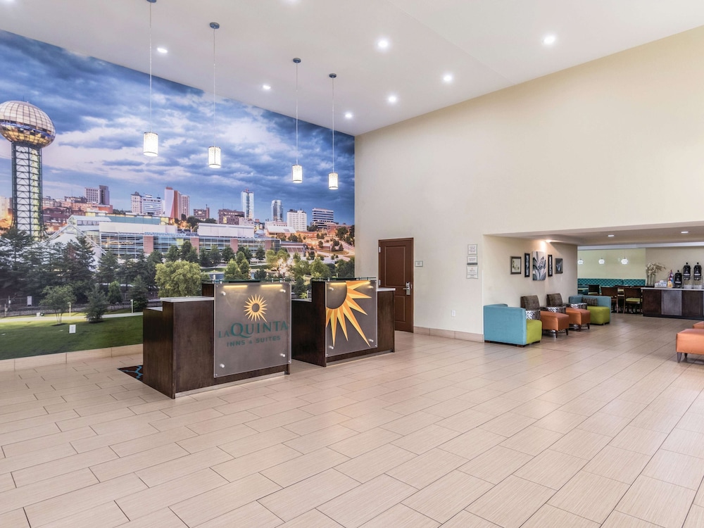 Imagen de los interiores del Hotel La Quinta Inn & Suites by Wyndham Knoxville Papermill. Foto 19