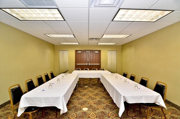 Imagen de los interiores del Hotel La Quinta Inn & Suites by Wyndham Lackawanna. Foto 11