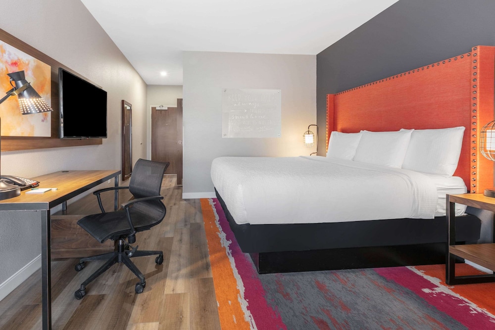 Imagen de la habitación del Hotel La Quinta Inn & Suites by Wyndham Lewisville. Foto 11