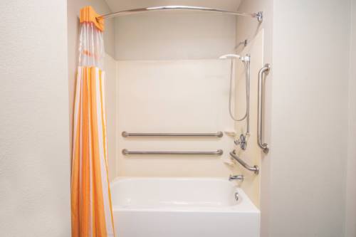 Imagen de la habitación del Hotel La Quinta Inn & Suites by Wyndham Loudon. Foto 2