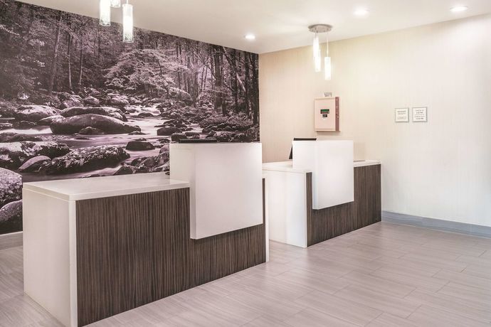 Imagen de los interiores del Hotel La Quinta Inn & Suites by Wyndham Loudon. Foto 7