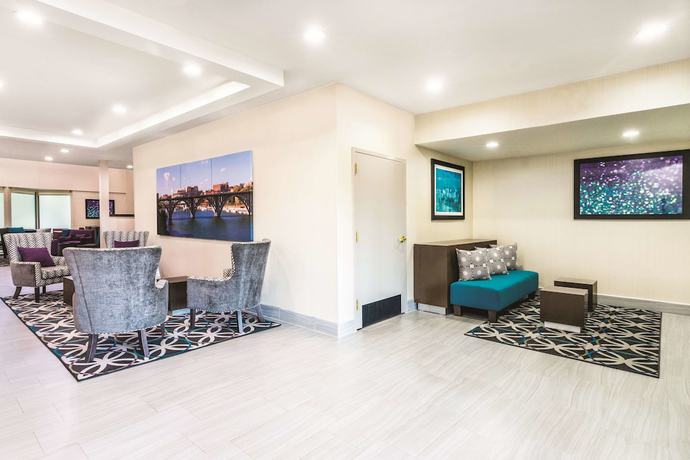 Imagen de los interiores del Hotel La Quinta Inn & Suites by Wyndham Loudon. Foto 8