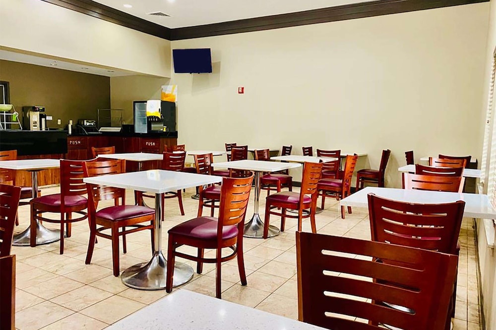 Imagen del bar/restaurante del Hotel La Quinta Inn & Suites by Wyndham Memphis I-240. Foto 3