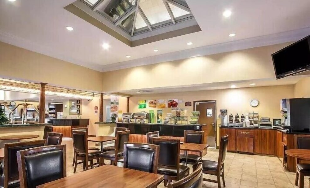 Imagen del bar/restaurante del Hotel La Quinta Inn & Suites by Wyndham Memphis I-240. Foto 4