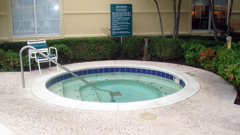 Imagen de la piscina del Hotel La Quinta Inn & Suites by Wyndham Memphis Primacy Parkway. Foto 13