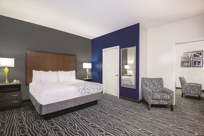 Imagen de la habitación del Hotel La Quinta Inn & Suites by Wyndham Mercedes Outlet Mall. Foto 1