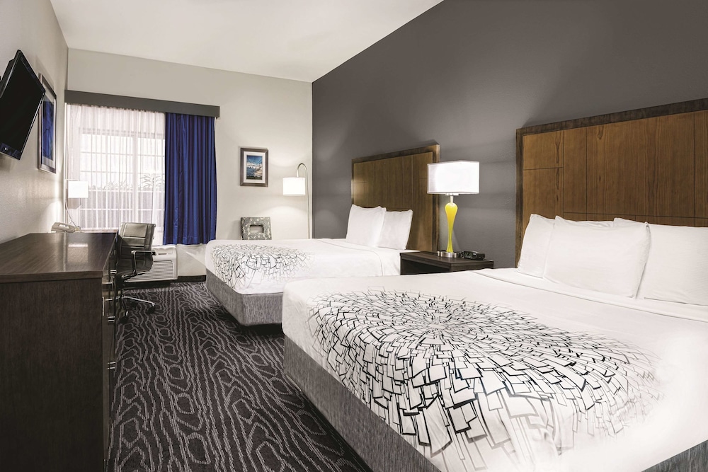 Imagen de la habitación del Hotel La Quinta Inn & Suites by Wyndham Mercedes Outlet Mall. Foto 4