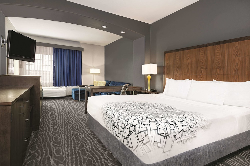 Imagen de la habitación del Hotel La Quinta Inn & Suites by Wyndham Mercedes Outlet Mall. Foto 6
