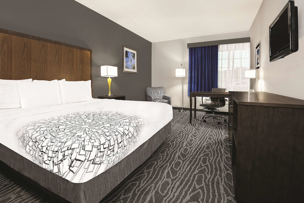 Imagen de la habitación del Hotel La Quinta Inn & Suites by Wyndham Mercedes Outlet Mall. Foto 8