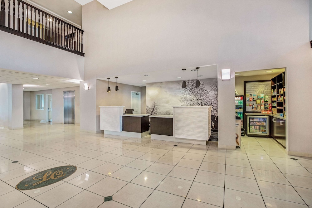 Imagen de los interiores del Hotel La Quinta Inn & Suites by Wyndham Modesto Salida. Foto 17