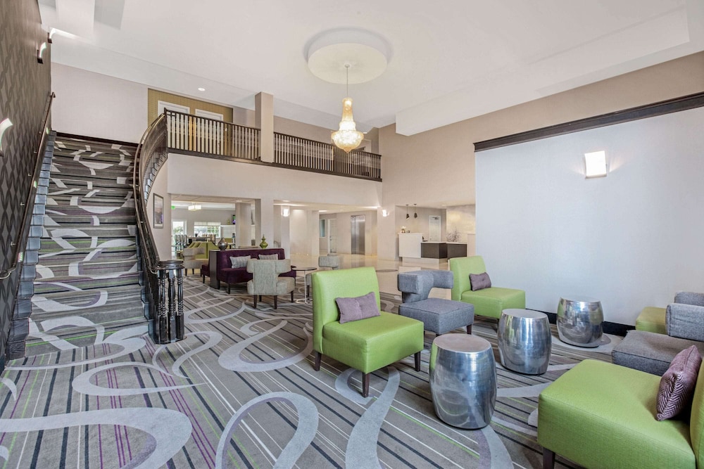 Imagen de los interiores del Hotel La Quinta Inn & Suites by Wyndham Modesto Salida. Foto 18