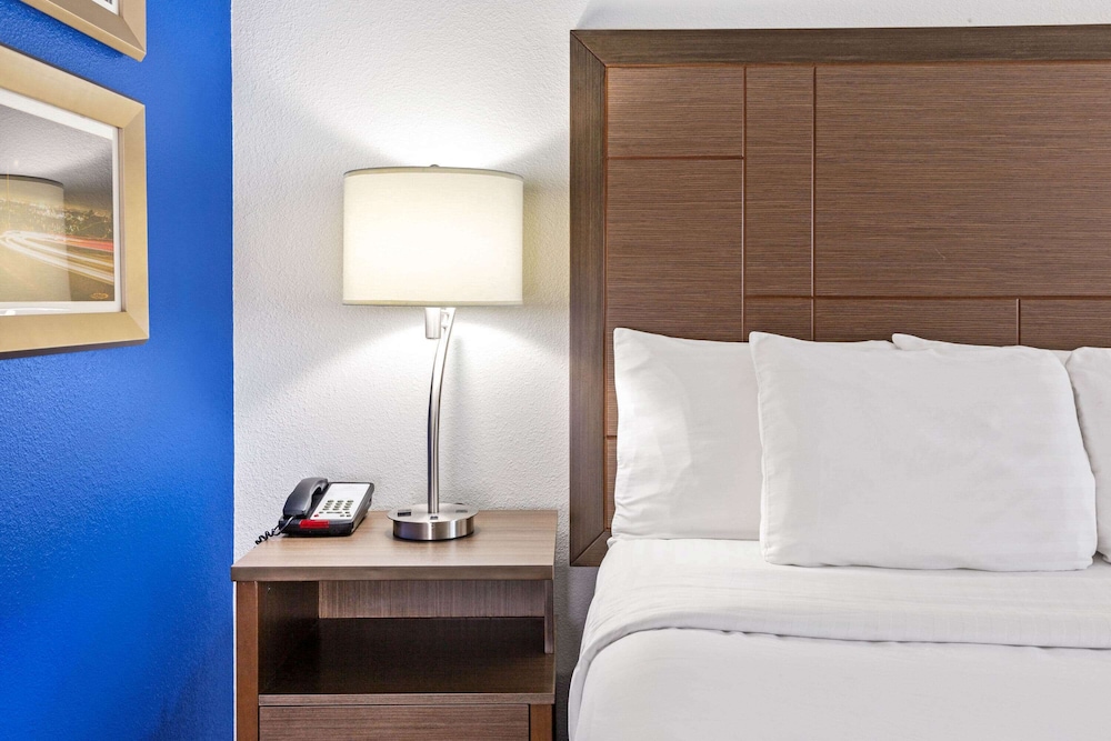 Imagen de la habitación del Hotel La Quinta Inn & Suites by Wyndham NE Long Beach/Cypress. Foto 3