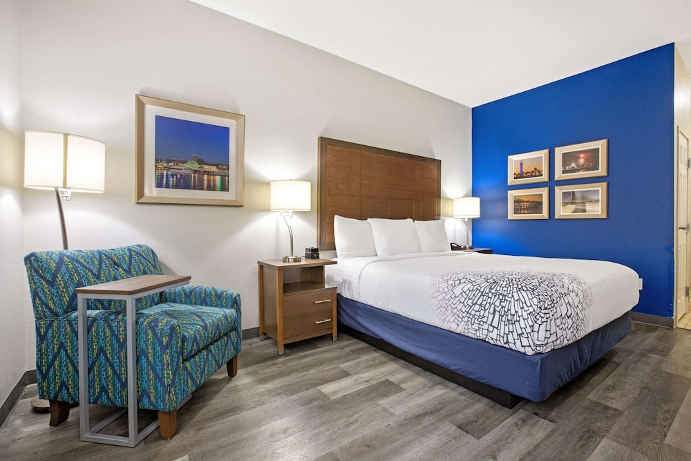Imagen de la habitación del Hotel La Quinta Inn & Suites by Wyndham NE Long Beach/Cypress. Foto 7