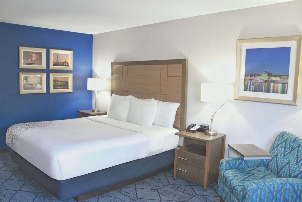 Imagen de la habitación del Hotel La Quinta Inn & Suites by Wyndham NE Long Beach/Cypress. Foto 10