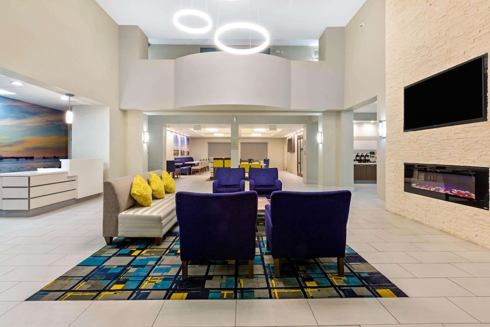 Imagen de los interiores del Hotel La Quinta Inn & Suites by Wyndham NE Long Beach/Cypress. Foto 19