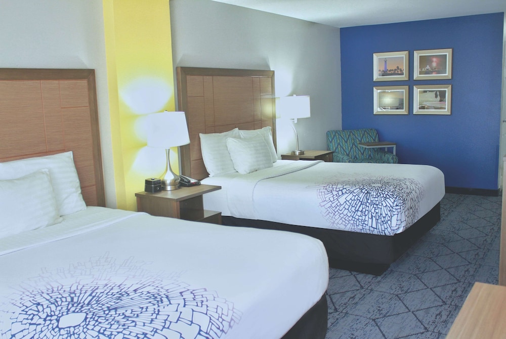 Imagen de la habitación del Hotel La Quinta Inn & Suites by Wyndham NE Long Beach/Cypress. Foto 12