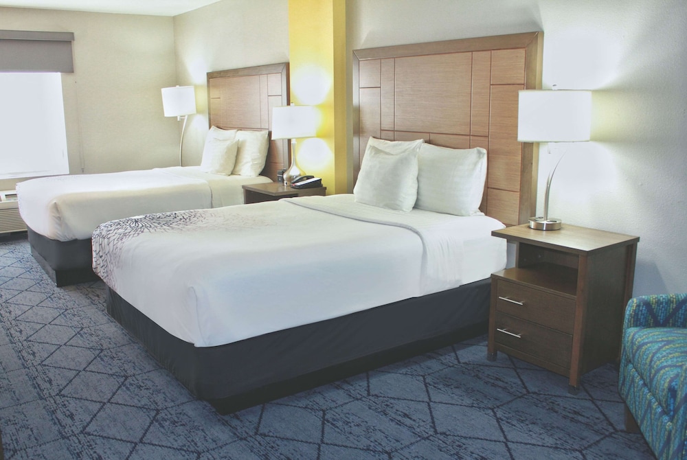 Imagen de la habitación del Hotel La Quinta Inn & Suites by Wyndham NE Long Beach/Cypress. Foto 14
