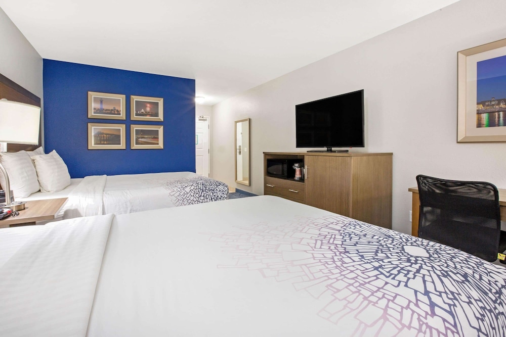 Imagen de la habitación del Hotel La Quinta Inn & Suites by Wyndham NE Long Beach/Cypress. Foto 15