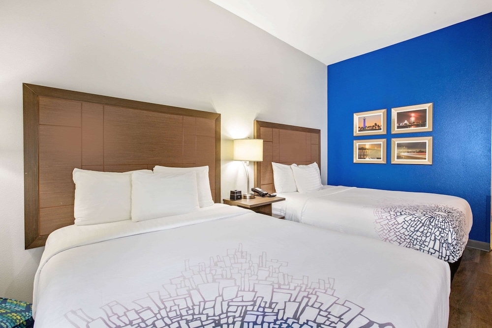 Imagen de la habitación del Hotel La Quinta Inn & Suites by Wyndham NE Long Beach/Cypress. Foto 17