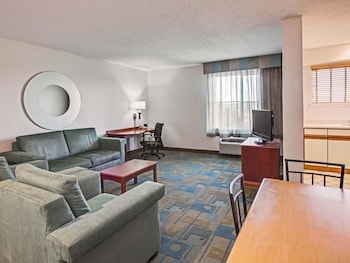 Imagen de la habitación del Hotel La Quinta Inn & Suites by Wyndham Naples East (I-75). Foto 2