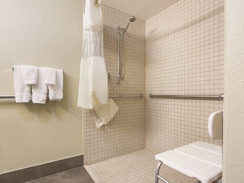 Imagen de la habitación del Hotel La Quinta Inn & Suites by Wyndham New Braunfels. Foto 4