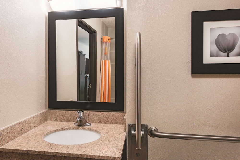 Imagen de la habitación del Hotel La Quinta Inn & Suites by Wyndham Norwich-Plainfield-Casino. Foto 2