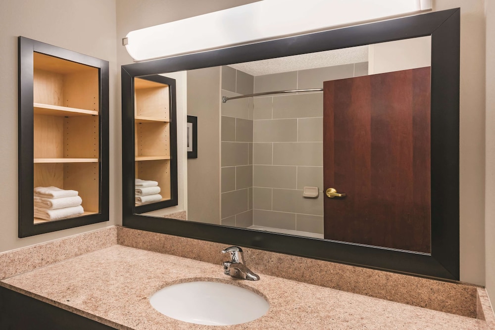 Imagen de la habitación del Hotel La Quinta Inn & Suites by Wyndham Norwich-Plainfield-Casino. Foto 6