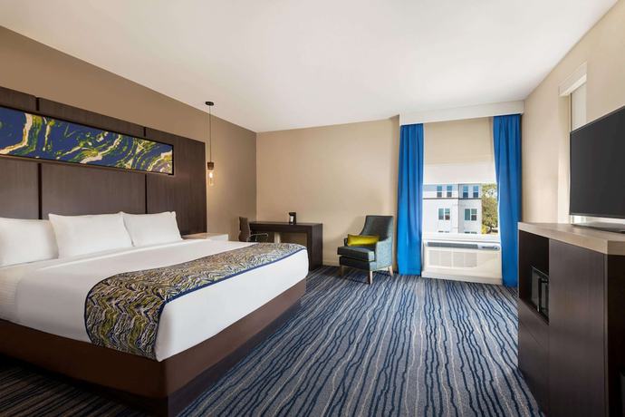 Imagen de la habitación del Hotel La Quinta Inn & Suites by Wyndham Orlando IDrive Theme Parks. Foto 4