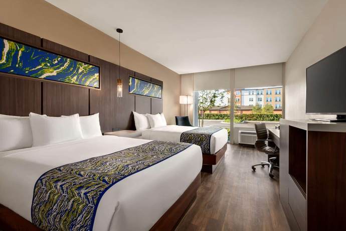 Imagen de la habitación del Hotel La Quinta Inn & Suites by Wyndham Orlando IDrive Theme Parks. Foto 6