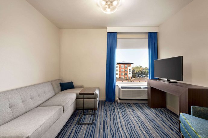 Imagen de la habitación del Hotel La Quinta Inn & Suites by Wyndham Orlando IDrive Theme Parks. Foto 8