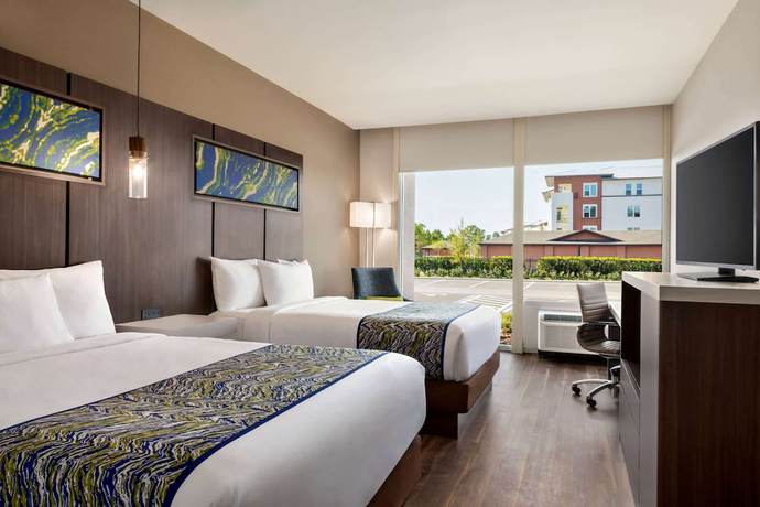 Imagen de la habitación del Hotel La Quinta Inn & Suites by Wyndham Orlando IDrive Theme Parks. Foto 10