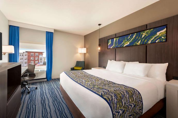 Imagen de la habitación del Hotel La Quinta Inn & Suites by Wyndham Orlando IDrive Theme Parks. Foto 15