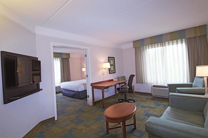Imagen de la habitación del Hotel La Quinta Inn & Suites by Wyndham Orlando Lake Mary. Foto 10