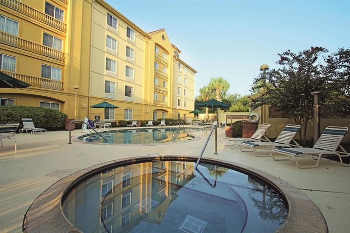 Imagen de la piscina del Hotel La Quinta Inn & Suites by Wyndham Orlando Lake Mary. Foto 15
