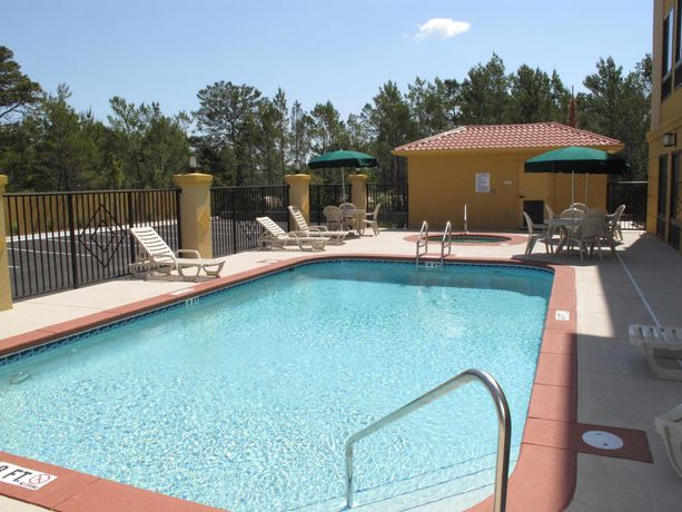 Imagen de la piscina del Hotel La Quinta Inn & Suites by Wyndham PCB Pier Park area. Foto 14