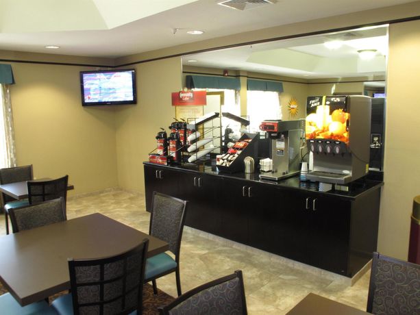 Imagen del bar/restaurante del Hotel La Quinta Inn & Suites by Wyndham PCB Pier Park area. Foto 2
