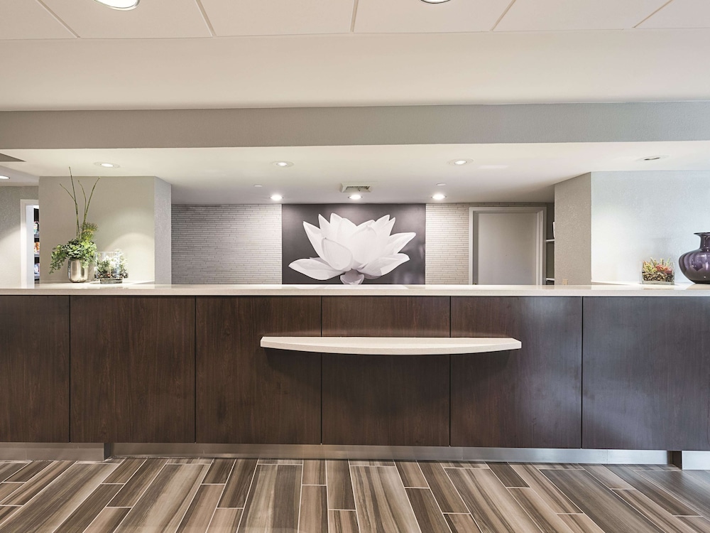 Imagen de los interiores del Hotel La Quinta Inn & Suites by Wyndham Plantation at SW 6th St. Foto 19