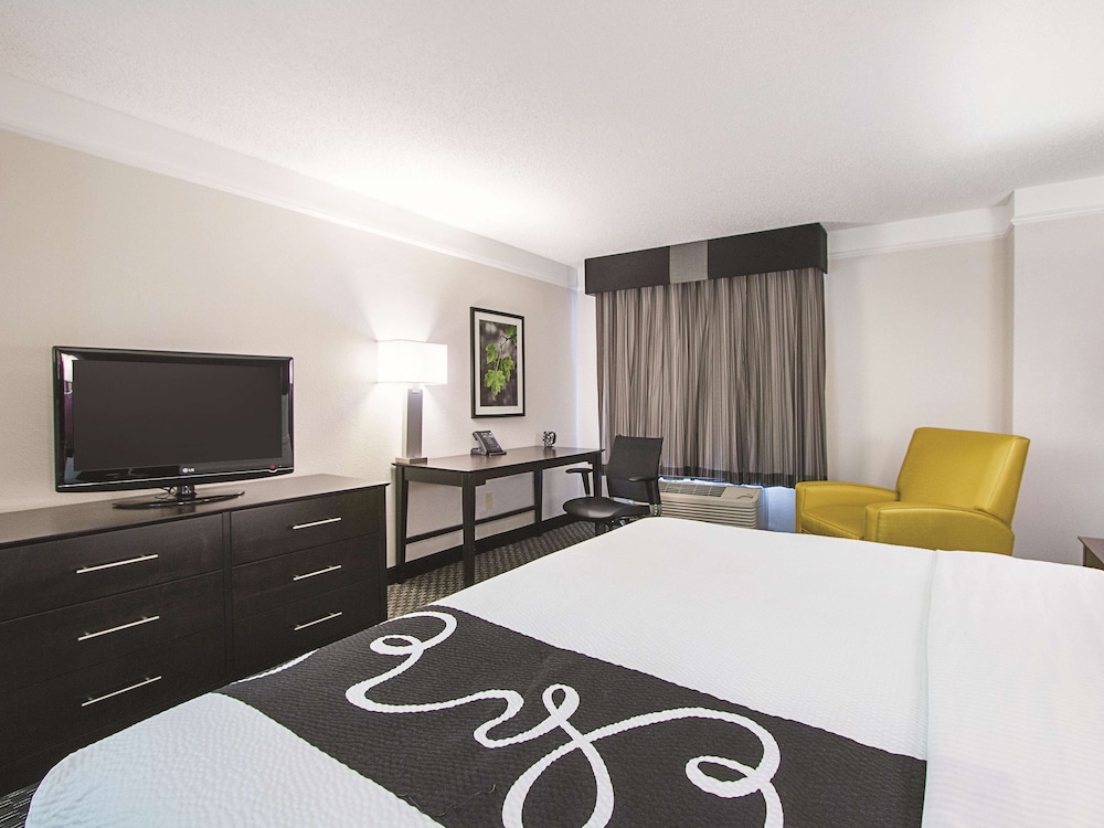 Imagen de la habitación del Hotel La Quinta Inn & Suites by Wyndham Plantation at SW 6th St. Foto 12