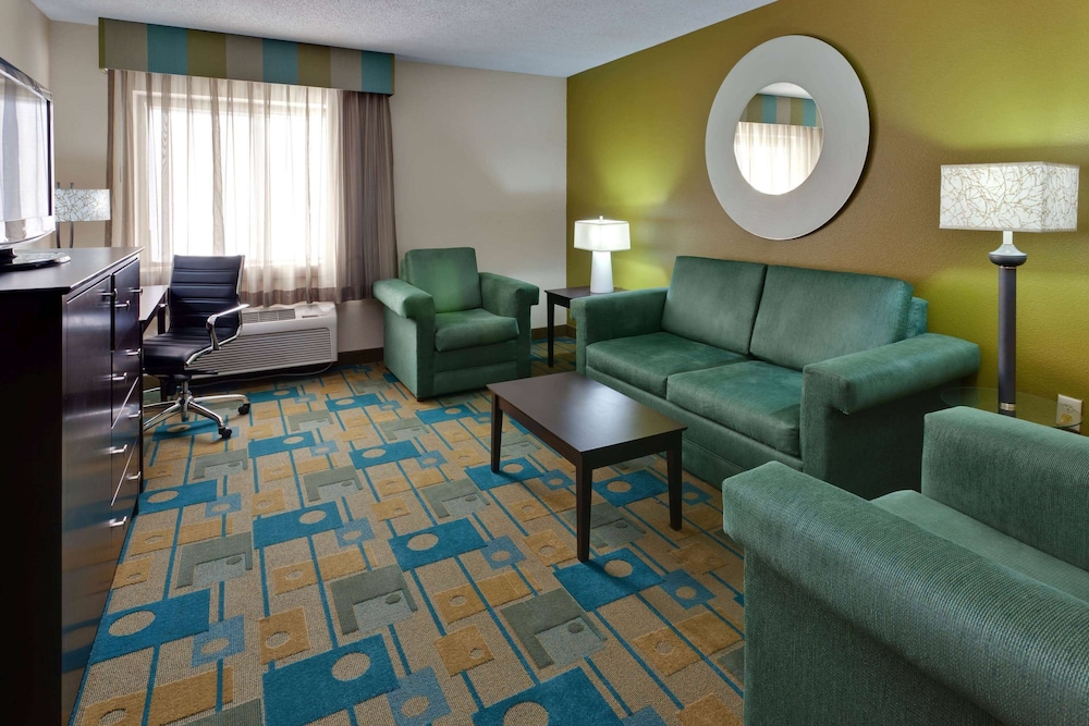 Imagen de la habitación del Hotel La Quinta Inn & Suites by Wyndham Plattsburgh. Foto 7