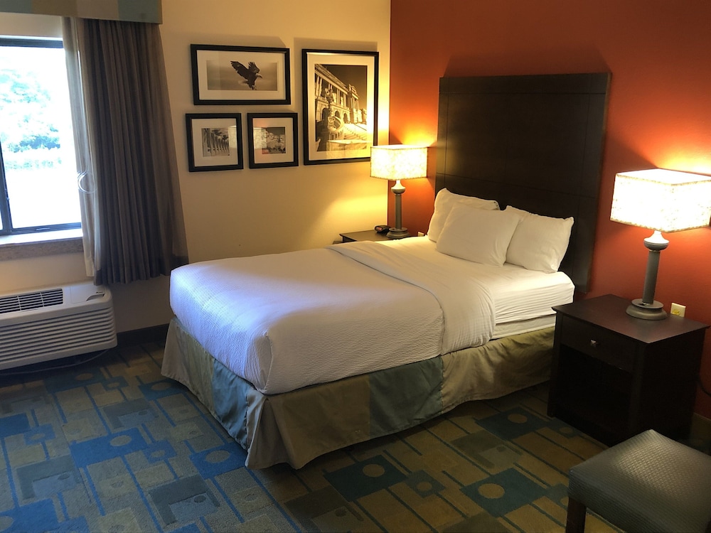 Imagen de la habitación del Hotel La Quinta Inn & Suites by Wyndham Plattsburgh. Foto 9