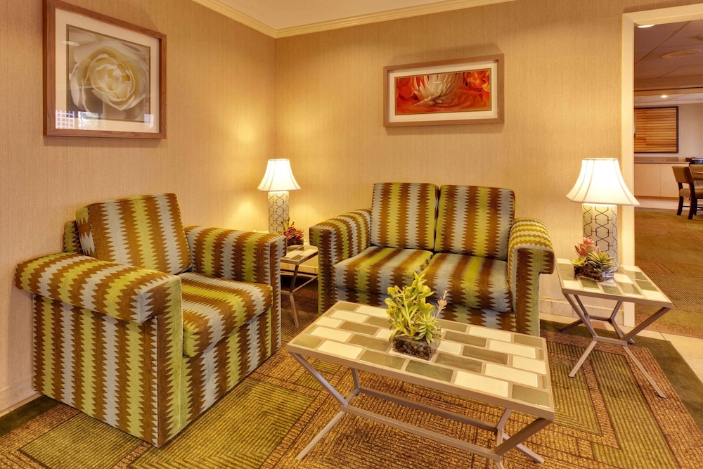 Imagen de los interiores del Hotel La Quinta Inn & Suites by Wyndham Plattsburgh. Foto 19
