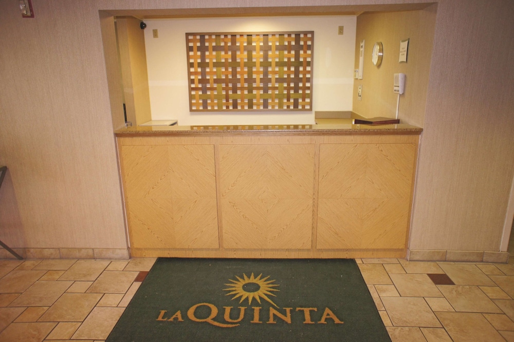Imagen de los interiores del Hotel La Quinta Inn & Suites by Wyndham Plattsburgh. Foto 20