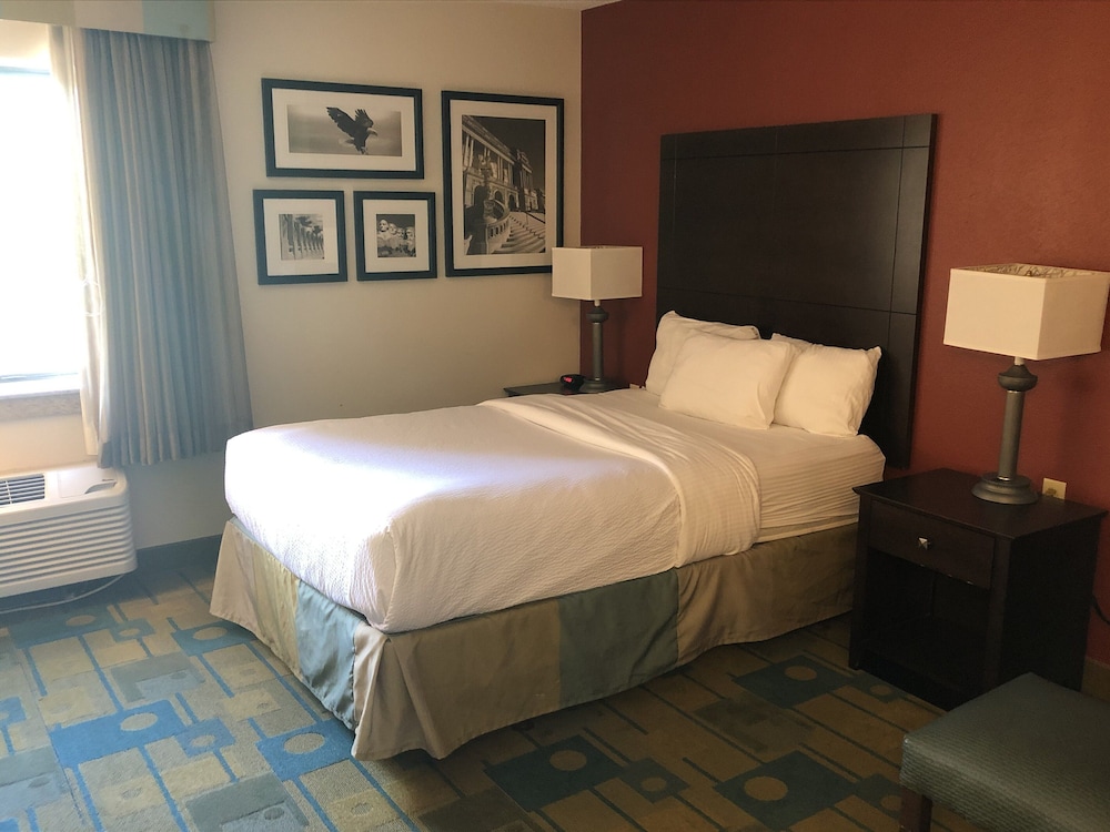 Imagen de la habitación del Hotel La Quinta Inn & Suites by Wyndham Plattsburgh. Foto 12