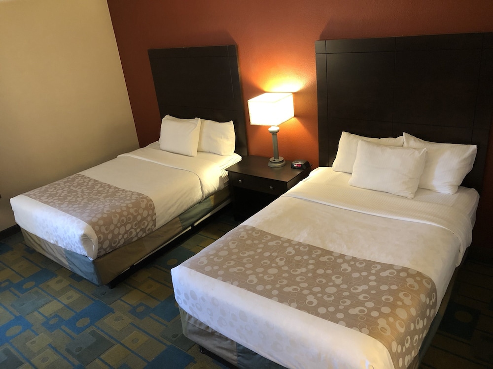 Imagen de la habitación del Hotel La Quinta Inn & Suites by Wyndham Plattsburgh. Foto 13